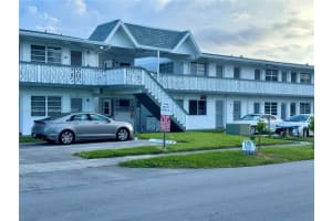 52 Ne 204th St 32, Miami Gardens