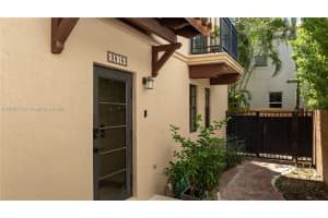 2818 Coconut Ave 2818, Miami, FL 33133 - MLS#A11865570