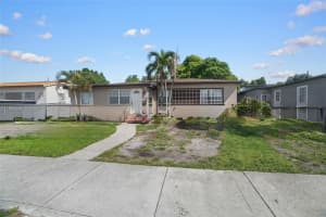 479 E 32nd St, Hialeah