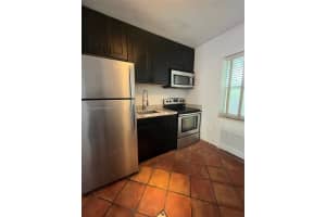 645 NE 77th St 6, Miami, FL 33138 - MLS#A11865627