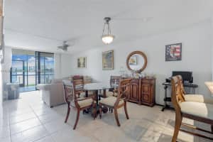109 Lake Emerald Dr 103 Oakland Park, FL 33309 - MLS#A11865736
