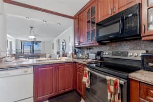 109 Lake Emerald Dr 103 Oakland Park, FL 33309 - MLS#A11865736