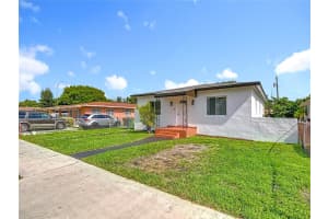 675 W 30th St, Hialeah, FL 33012 - MLS#A11865743