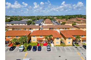 7698 W 34th Ln 10-202, Hialeah