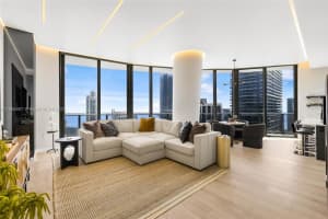 45 Sw 9th St 4603, Miami