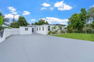 301 NW 108th St, Miami, FL 33168 - MLS#A11865909