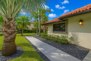 1077 Deerwood Ln, Weston, FL 33326 - MLS#A11866149