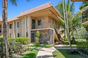 195 Lakeview Dr 106, Weston