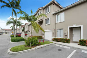 221 Riviera Cir, Weston