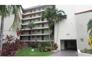 2320 S Cypress Bend Dr 305, Pompano Beach
