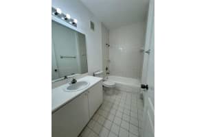 17620 Nw 73rd Ave 104-17 Hialeah, FL 33015 - MLS#A11866328