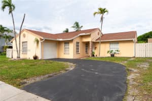 550 Auburn Way, Davie