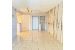 121 Golden Isles Dr 304, Hallandale Beach, FL 33009 - MLS#A11866337