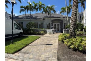 620 Sw 111th Ave 107, Pembroke Pines