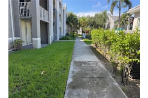 620 SW 111th Ave 107, Pembroke Pines, FL 33025 - MLS#A11866376