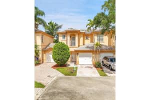 884 Nw 170th Ter, Pembroke Pines