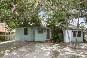 118 Nw 44th St, Miami