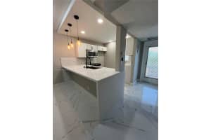 5102 Nw 36th St 605, Lauderdale Lakes