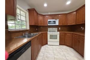 105 E 55th St Hialeah, FL 33013 - MLS#A11866566