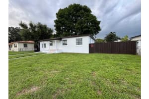105 E 55th St Hialeah, FL 33013 - MLS#A11866566