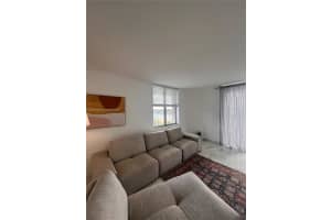 6900 Bay Dr 7D, Miami Beach, FL 33141 Sold 11/04/25
