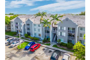 655 Sw 111th Way 201, Pembroke Pines