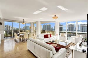 1000 W Island Blvd 1909, Aventura