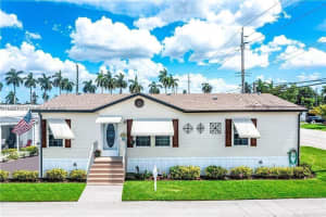 8580 Sw 17th St, Davie