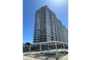 18021 Biscayne Blvd 901, Aventura