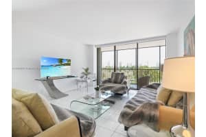 20379 W Country Club Dr 536, Aventura