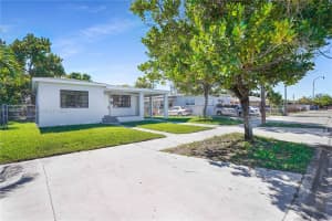 50 E 13th St Hialeah, FL 33010 - MLS#A11866825
