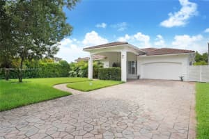10040 Nw 28th Ter, Doral