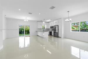 550 NW 58th Ct, Miami, FL 33126 - MLS#A11866916