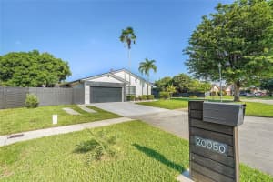 20050 NW 62nd Ave, Hialeah, FL 33015 - MLS#A11867017