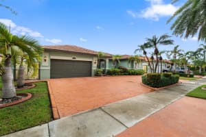 9010 Nw 162nd Ter Miami Lakes, FL 33018 - MLS#A11867048