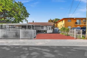 690 SE 8th St, Hialeah, FL 33010 - MLS#A11868082