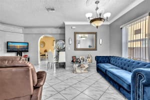 690 SE 8th St, Hialeah, FL 33010 - MLS#A11868082