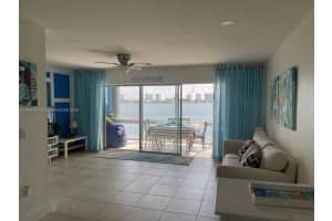 2936 Lake Shore Dr 306 Riviera Beach, FL 33404 - MLS#A11868153