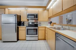 2441 S Village Blvd 402, West Palm Beach, FL 33409 Sold 12/17/25