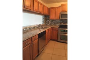 10288 Nw 9 St Cir 206, Miami