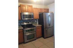 10288 NW 9 ST CIR 206, Miami, FL 33172 Sold 10/15/25