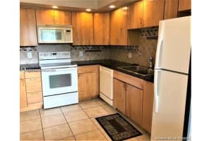 342 Lakeview Dr 102 Weston, FL 33326 - MLS#A11868366
