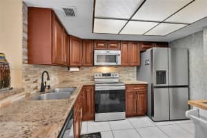 5570 Nw 44th St 215a, Lauderhill