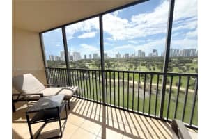 20335 W Country Club Dr 1007, Aventura
