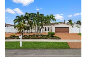 10820 SW 171st St, Miami, FL 33157 - MLS#A11868462