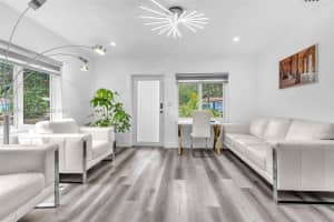 886 Ne 134th St, North Miami