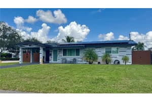8891 NW 11th St, Pembroke Pines, FL 33024 - MLS#A11868613