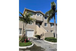 154 Riviera Cir 154, Weston