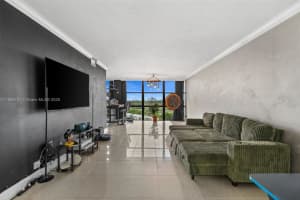1000 Parkview Dr 1025, Hallandale Beach