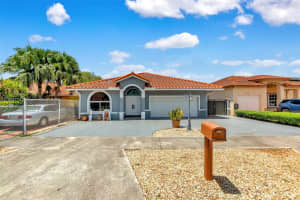 910 Nw 133rd Ave Miami, FL 33182 - MLS#A11868775